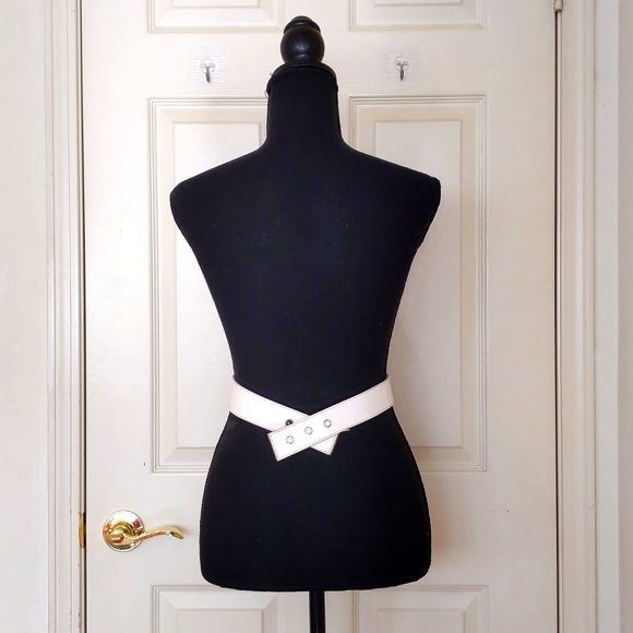 White Leather Belt with Fabric Lining. - Picture 2 of 6
